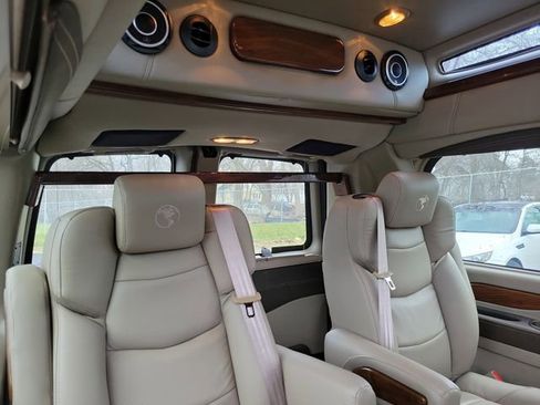 Used 2020 Chevrolet Express 2500 Passenger Van w/ Enhanced Convenience Package image 22