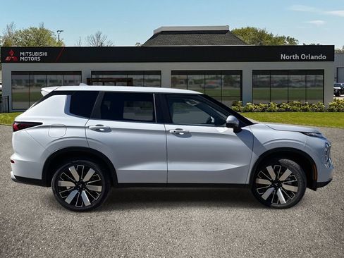 New 2026 Mitsubishi Outlander SE FWD image 7