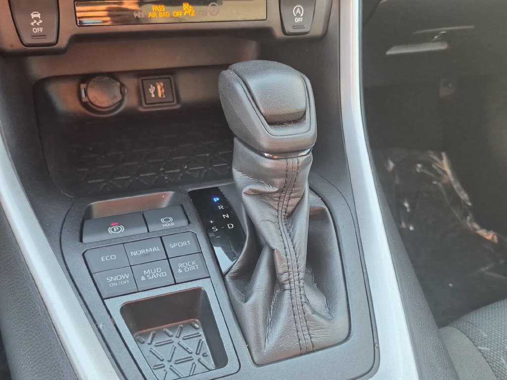 Used 2024 Toyota RAV4 XLE AWD/4WD image 27