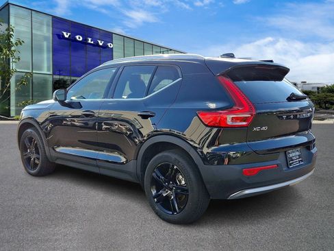 Certified 2025 Volvo XC40 B5 Core image 4