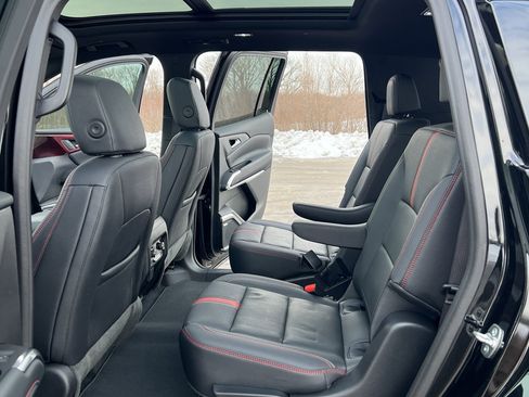 Used 2024 Chevrolet Traverse RS image 36