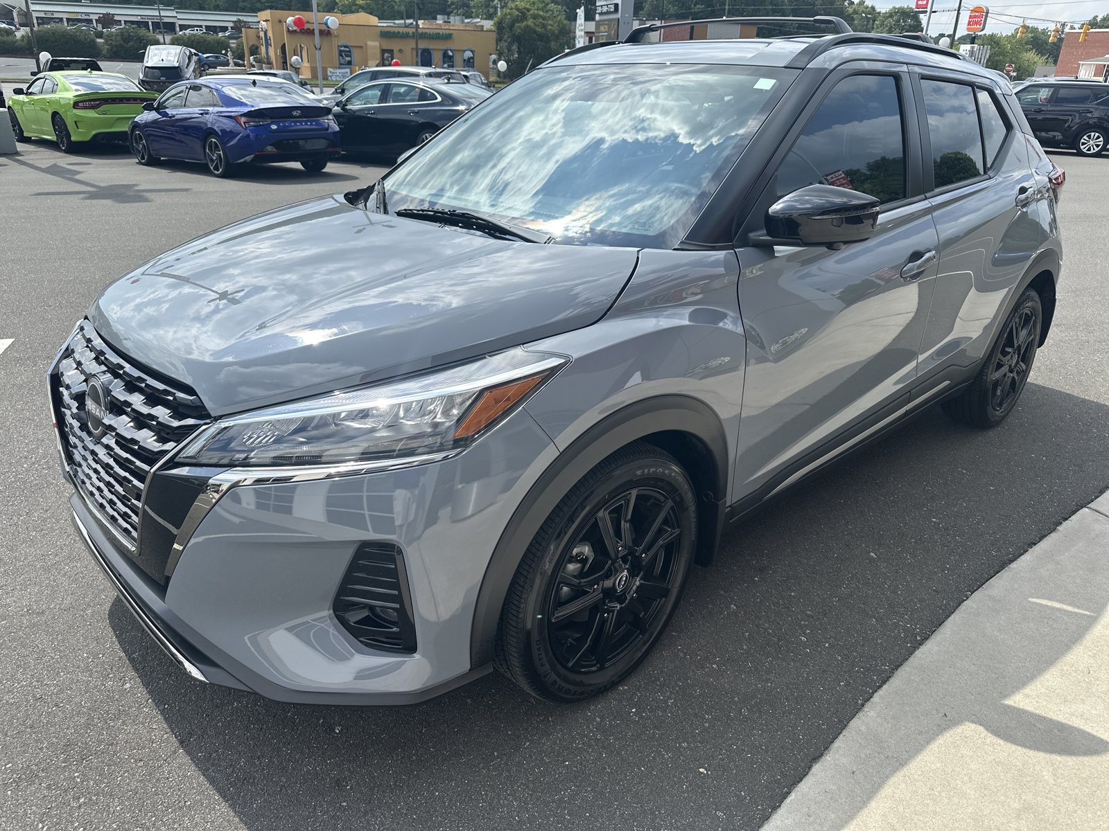 Used 2024 Nissan Kicks SR w/ SR Premium Package FWD image 4