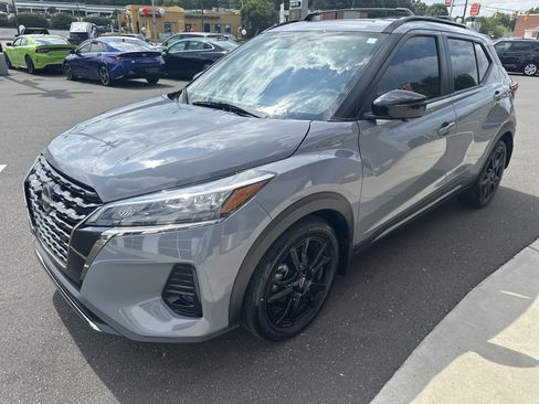 Used 2024 Nissan Kicks SR w/ SR Premium Package FWD image 4