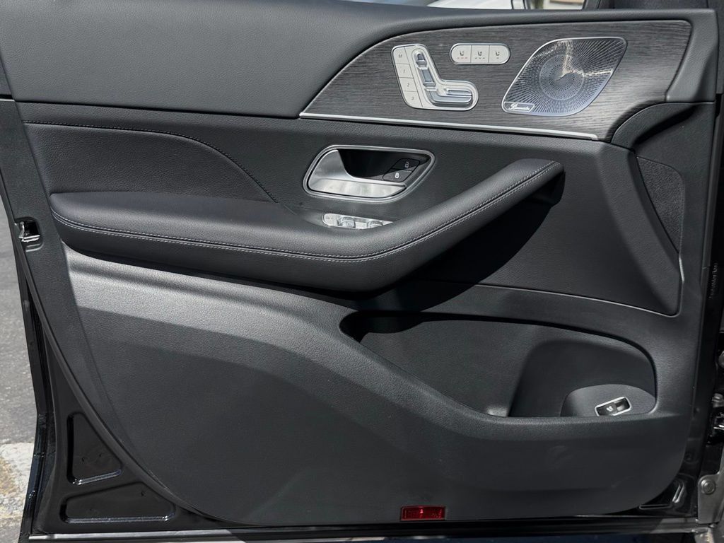 New 2026 Mercedes-Benz GLS 580 4MATIC image 16