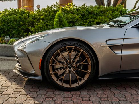 Used 2025 Aston Martin V8 Vantage Coupe image 4