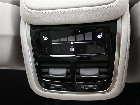 New 2026 Volvo XC90 B6 Ultra image 35