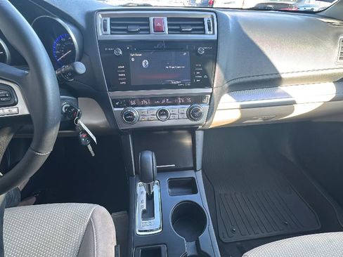 Used 2017 Subaru Outback 2.5i Premium image 12