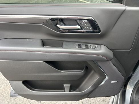 Used 2025 Chevrolet Suburban RST w/ Comfort Package image 15