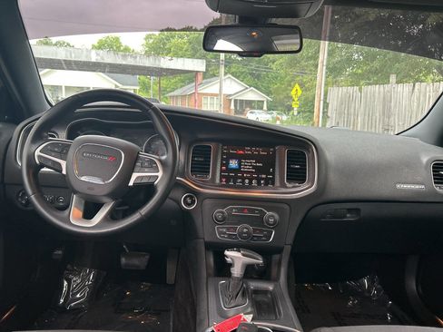Used 2016 Dodge Charger SXT RWD image 18