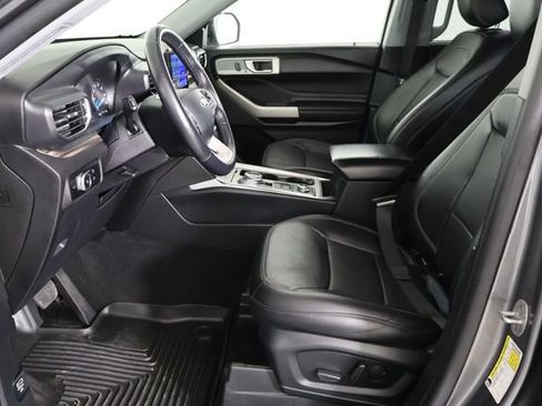 Used 2023 Ford Explorer Limited AWD/4WD image 23