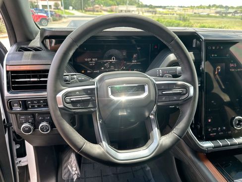 Certified 2025 GMC Yukon XL Denali w/ Sun & Power Step Package image 14