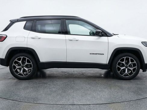 Used 2025 Jeep Compass Limited image 11