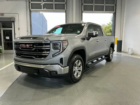 Used 2023 GMC Sierra 1500 SLT AWD/4WD image 2