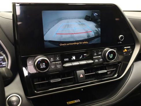 Used 2024 Toyota Highlander XLE image 17