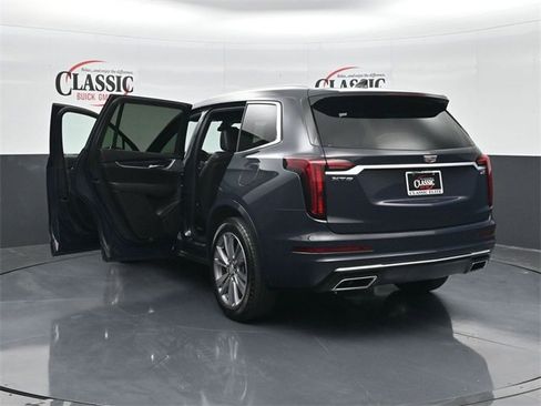 Used 2025 Cadillac XT6 Premium Luxury image 34