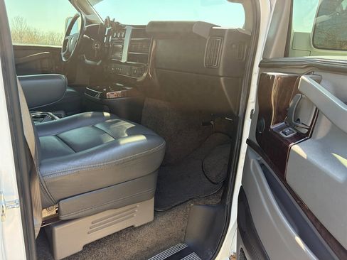Used 2016 Chevrolet Express 2500 image 9