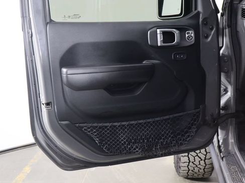 Used 2020 Jeep Gladiator Mojave w/ Cold Weather Group AWD/4WD image 18