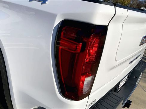 Used 2024 GMC Sierra 1500 SLE image 26