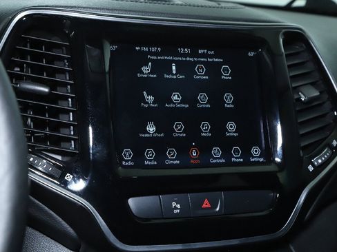 Used 2019 Jeep Cherokee Limited image 25