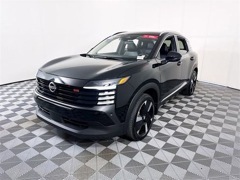 Certified 2025 Nissan Kicks SR image 3