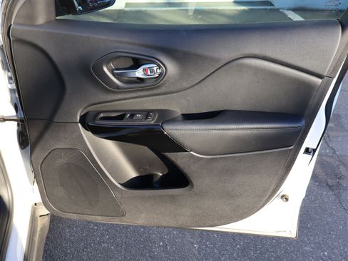 Used 2020 Jeep Cherokee Latitude Plus image 35