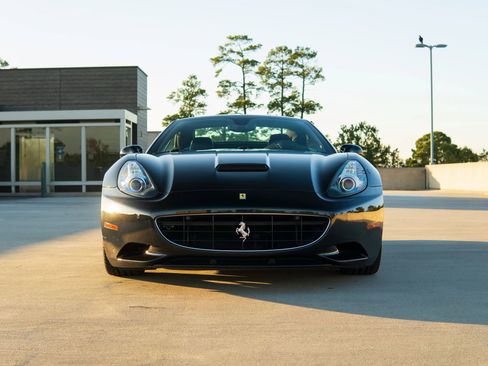Used 2010 Ferrari California RWD image 6