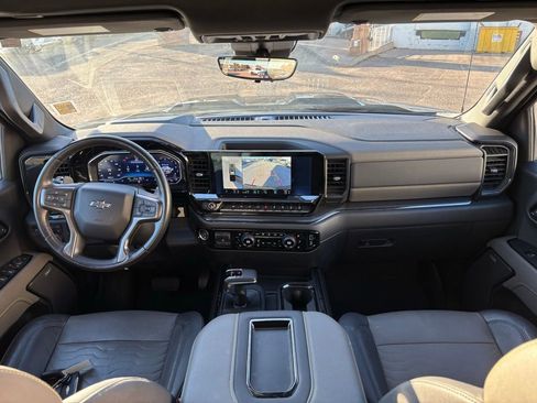 Used 2022 Chevrolet Silverado 1500 ZR2 w/ Technology Package image 33