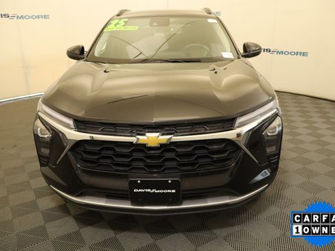 Used 2025 Chevrolet Trax LT FWD image 14