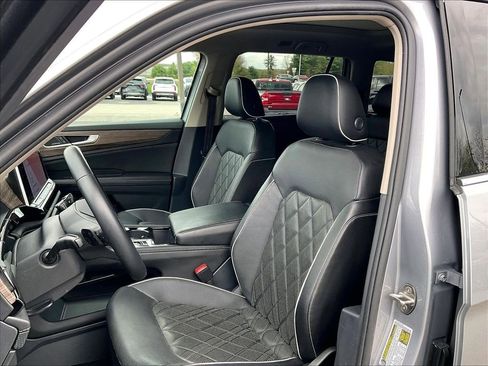 Used 2024 Volkswagen Atlas SEL Premium R-Line AWD/4WD image 9
