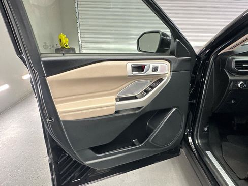Used 2022 Ford Explorer Limited w/ Limited Technology Package RWD image 20