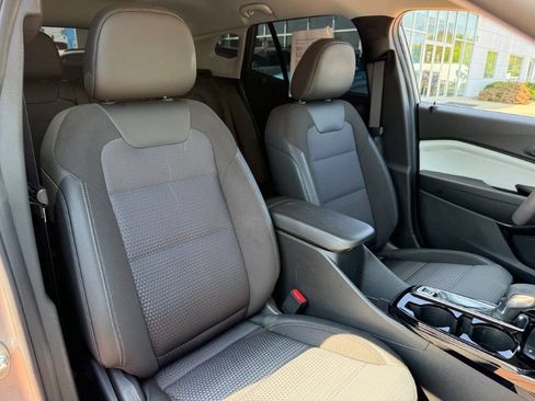 Used 2025 Chevrolet Trax LT FWD image 22