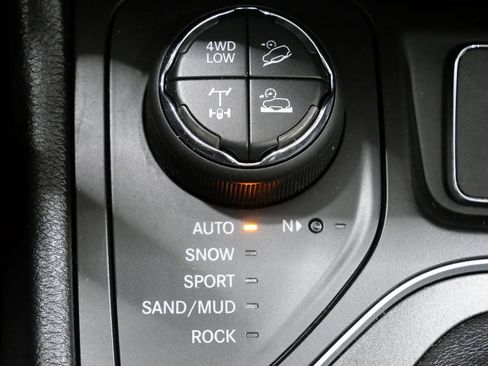 Used 2019 Jeep Cherokee Trailhawk w/ Comfort/Convenience Group image 23