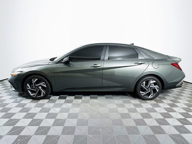 Certified 2025 Hyundai Elantra Sport FWD image 3