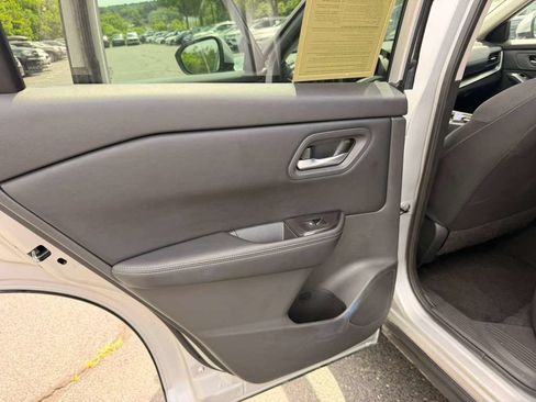 Used 2025 Nissan Rogue SV AWD/4WD image 12