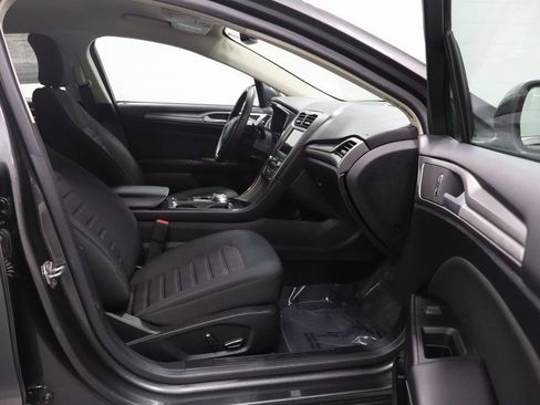 Used 2019 Ford Fusion SE FWD image 16