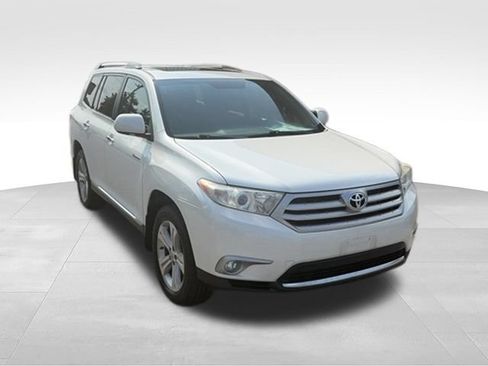 Used 2013 Toyota Highlander Limited AWD/4WD image 31