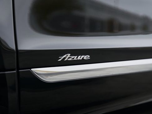 Used 2023 Bentley Bentayga Extended Wheelbase image 10