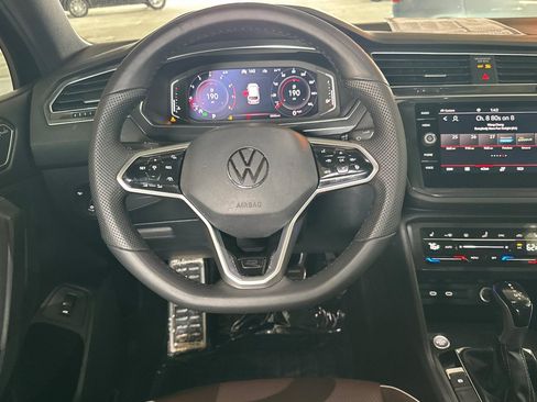 Used 2022 Volkswagen Tiguan SEL R-Line AWD/4WD image 17