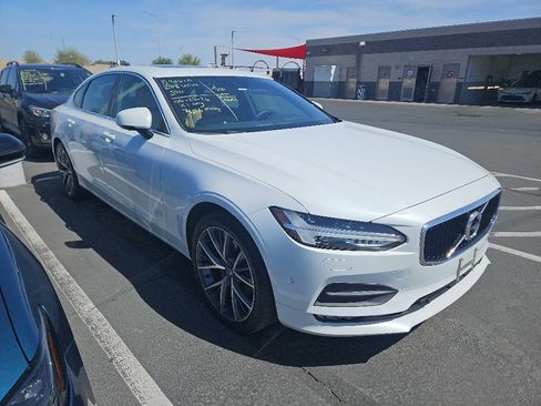 Used 2018 Volvo S90 T5 Momentum w/ Convenience Package AWD/4WD image 4