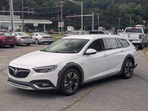 Used 2018 Buick Regal Essence w/ Driver Confidence Package #1 AWD/4WD image 5