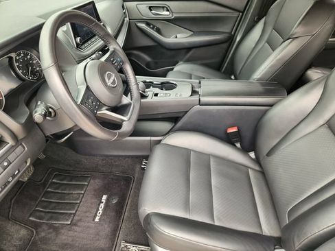 Used 2024 Nissan Rogue SV w/ SV Premium Package FWD image 9
