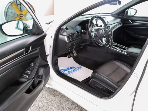 Used 2022 Honda Accord Sport image 3