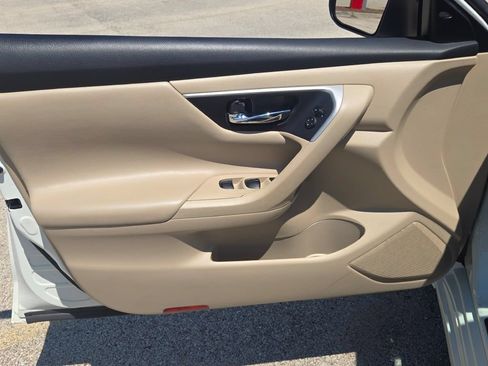 Used 2016 Nissan Altima 2.5 SV FWD image 22