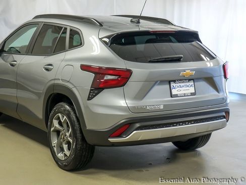 Used 2025 Chevrolet Trax LT w/ LT Convenience Package FWD image 7