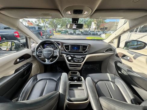 Used 2020 Chrysler Voyager Lxi FWD image 8