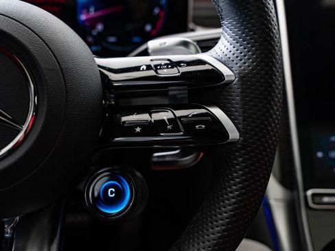 Used 2024 Mercedes-Benz GLC 43 AMG 4MATIC image 31