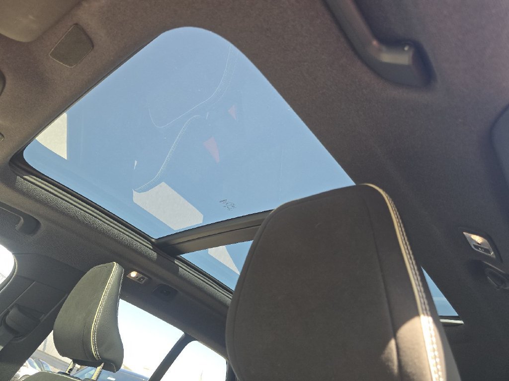 Used 2019 Volvo XC40 AWD T5 image 3
