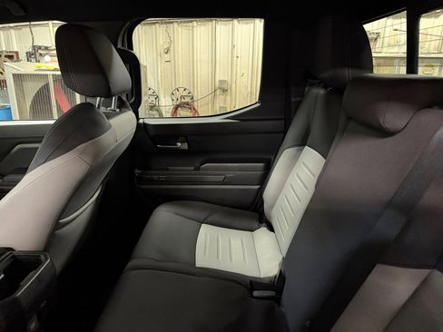 Used 2025 Toyota Tacoma TRD Sport w/ TRD Sport Upgrade Package image 33