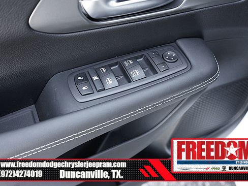 New 2025 Chrysler Voyager LX image 39