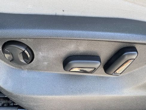 Used 2021 Volkswagen Tiguan SE FWD image 19